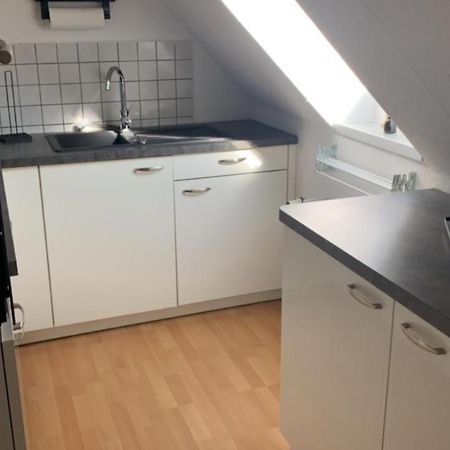 Zimmer In Wohnung Monteure Apartment Kueche Modern Enger Exterior foto