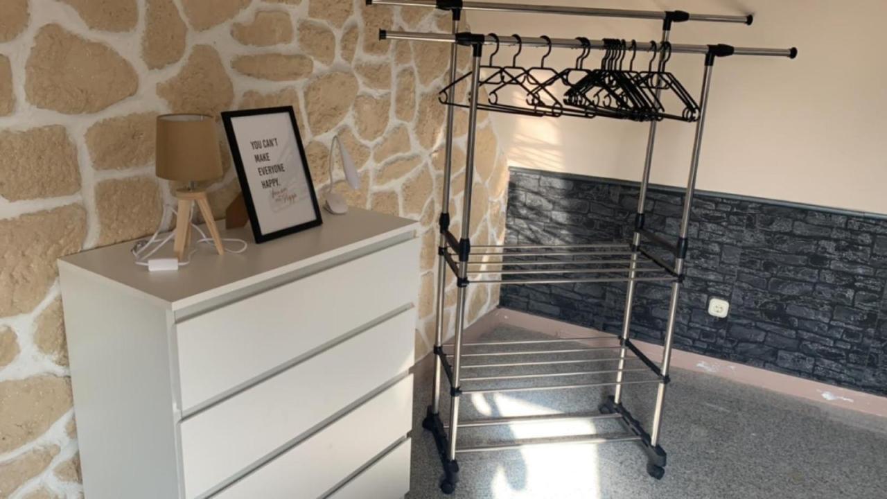 Zimmer In Wohnung Monteure Apartment Kueche Modern Enger Exterior foto
