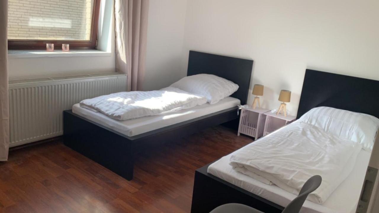 Zimmer In Wohnung Monteure Apartment Kueche Modern Enger Exterior foto