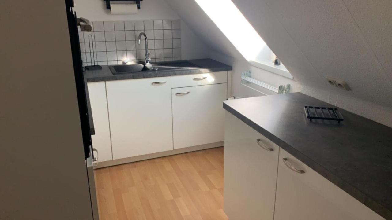 Zimmer In Wohnung Monteure Apartment Kueche Modern Enger Exterior foto